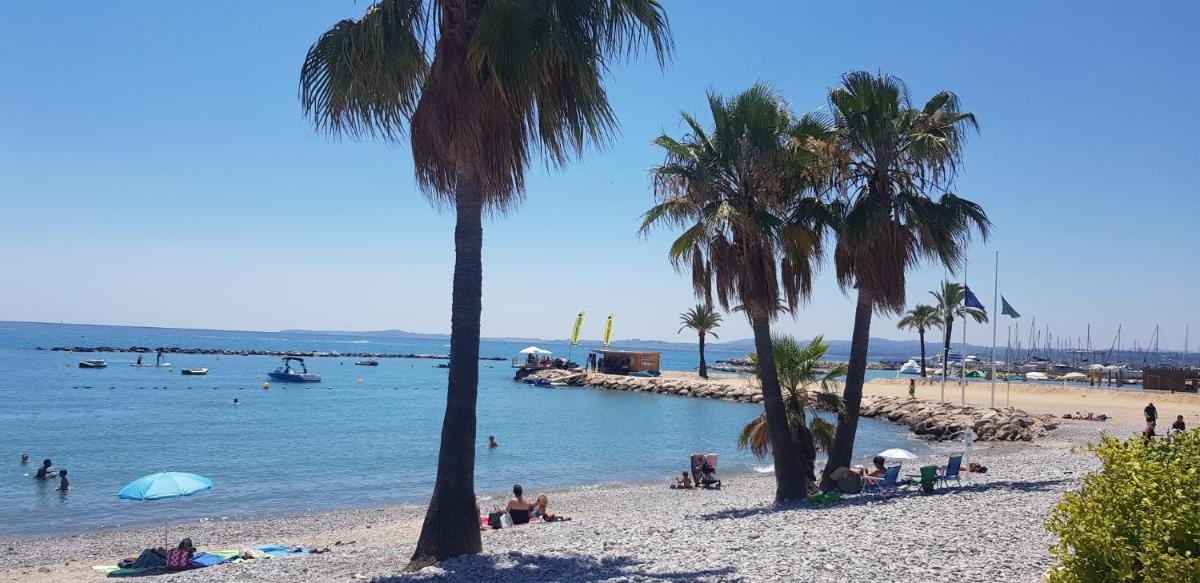 STUDIO CLIMATISE Le Flot Bleu proche Plages, aéroport, Centre formations, Cap 3000, CERFPA - Housity