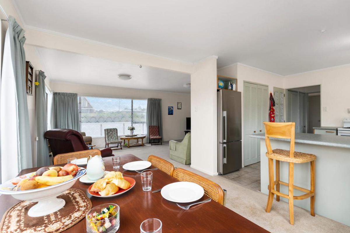 Hit The Beach - Waitarere Beach Holiday Home - Housity