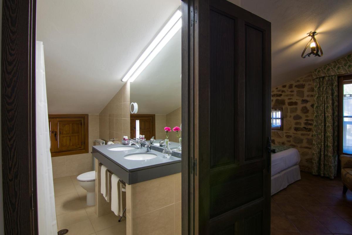 Posada y Apartamentos Trebuesto de Guriezo - Housity