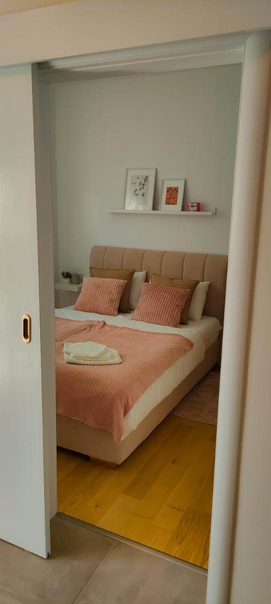 La Dolce Vita - Housity