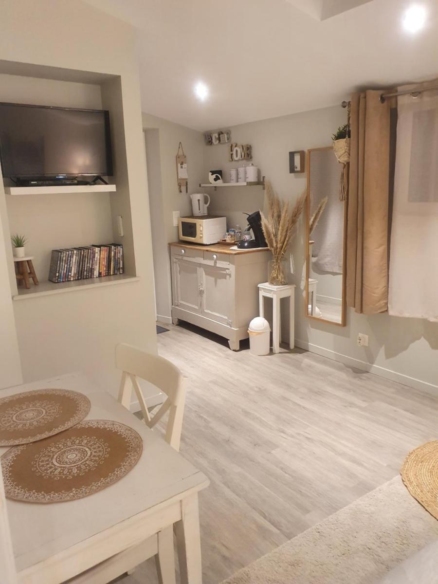 Wisteria Cottage - Housity