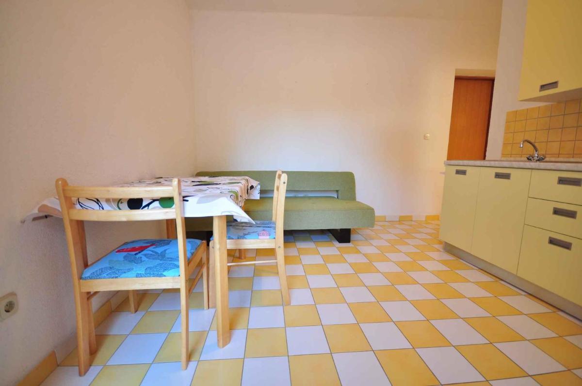 Apartment Pakostane 8 - Housity