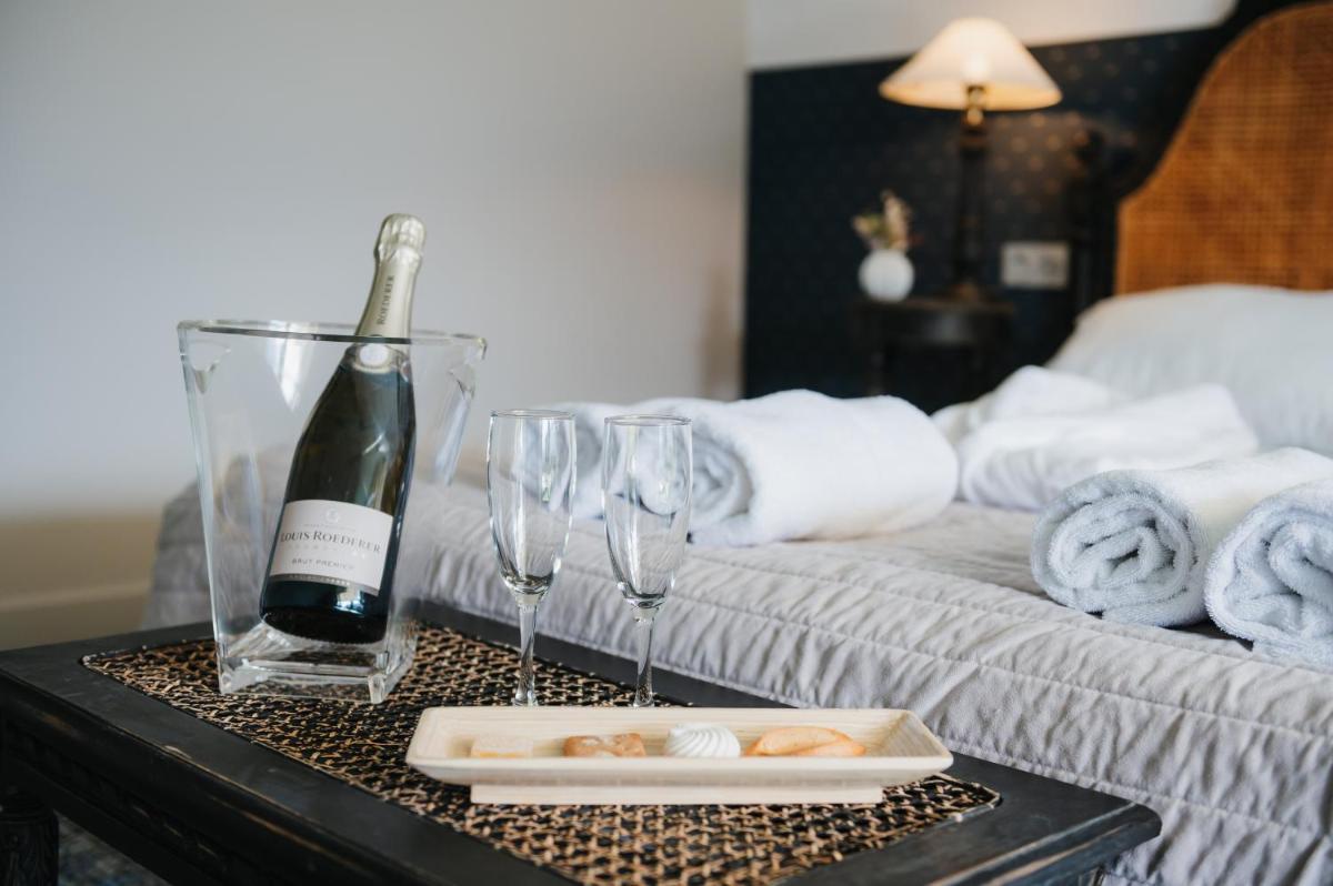 Un ou plusieurs lits dans un hébergement de l'établissement Hôtel La Robéyère - BW Signature Collection