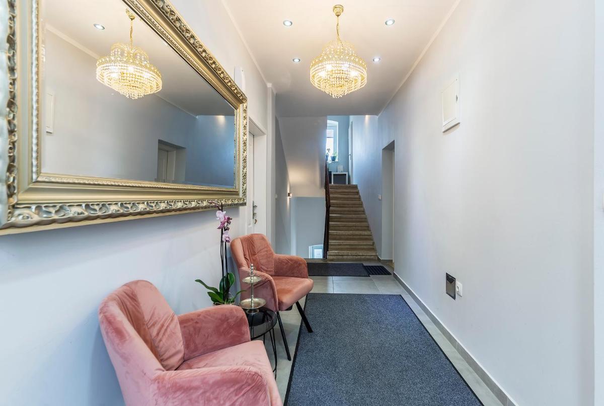 Captain Emo City Apartments - Housity