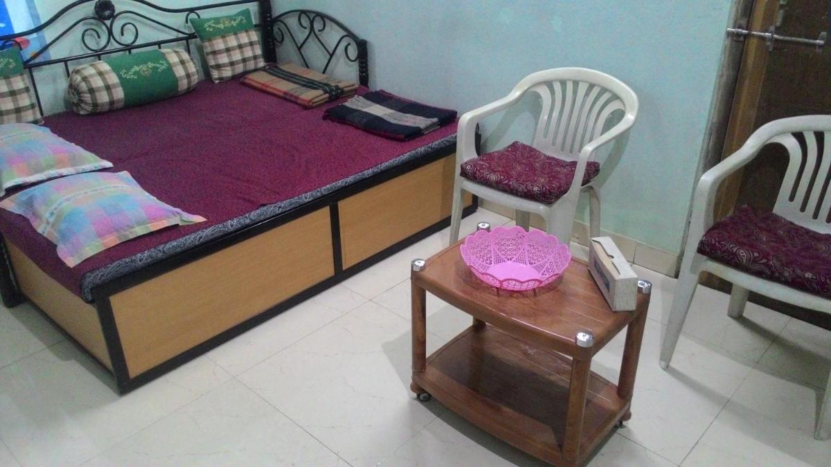 Shri Niwas,Room B with Private Bathroom & Common Toilet - Housity
