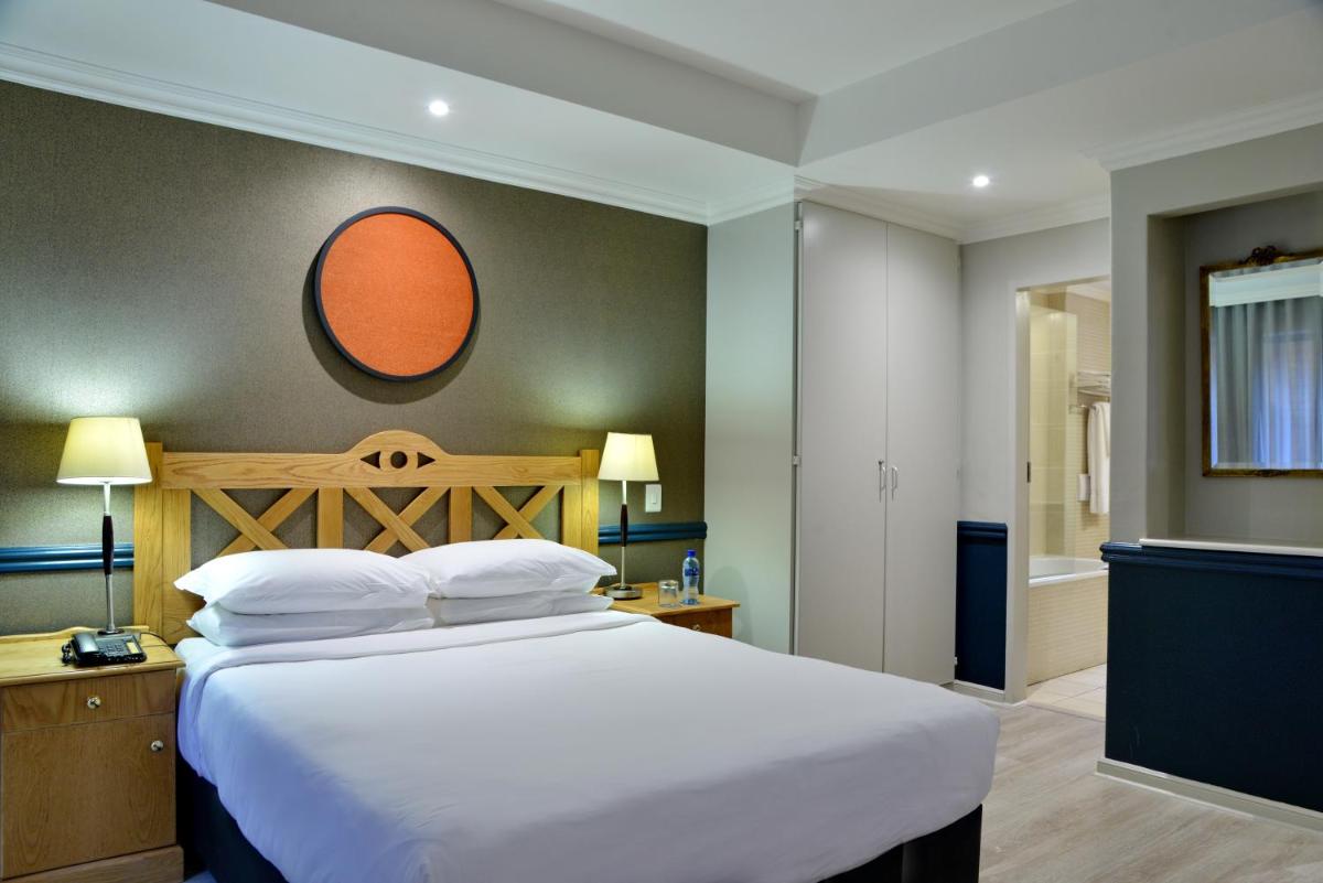 Suitetrails - Courtyard Hotel Rosebank