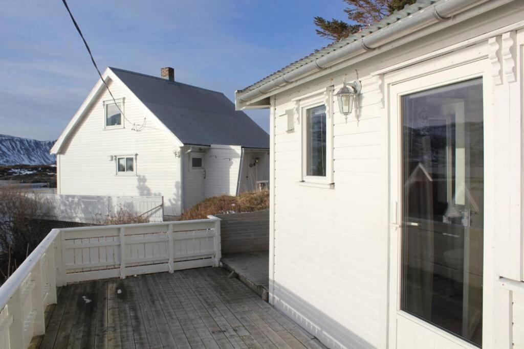 Panoramic seaview house and cabin by the sea - Housity