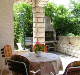 Apartments Vrbnik (879) - Housity