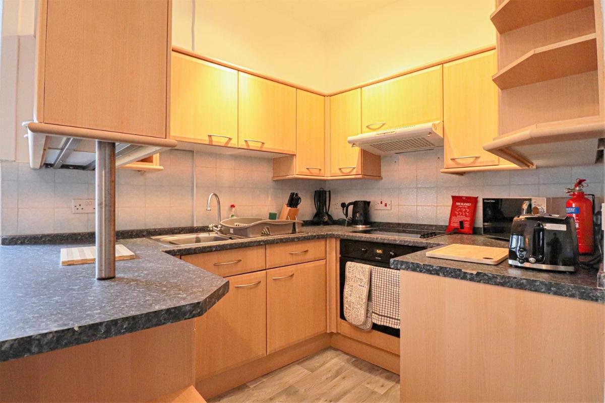 Largs Coastal Apartment - Housity