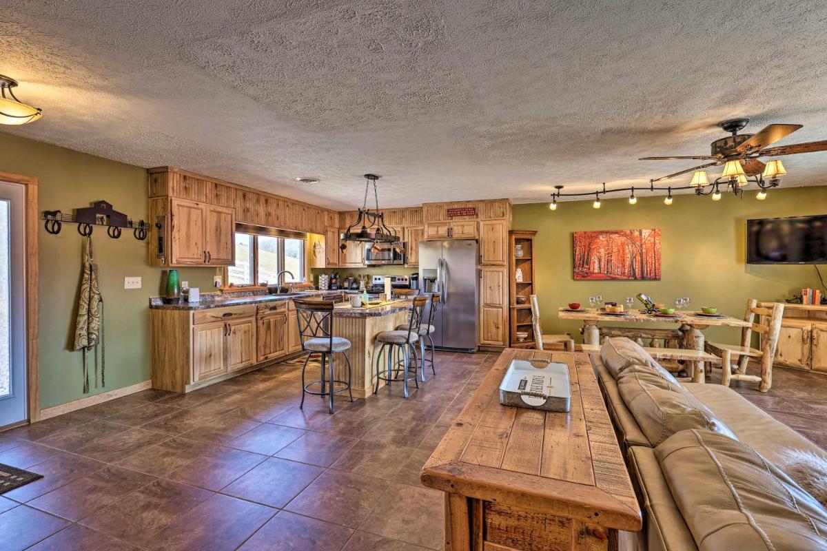 Comfy Ranch  in New River Stables! - Housity
