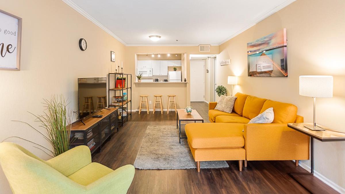 Luxury, Hollywood Walk of Fame - Housity