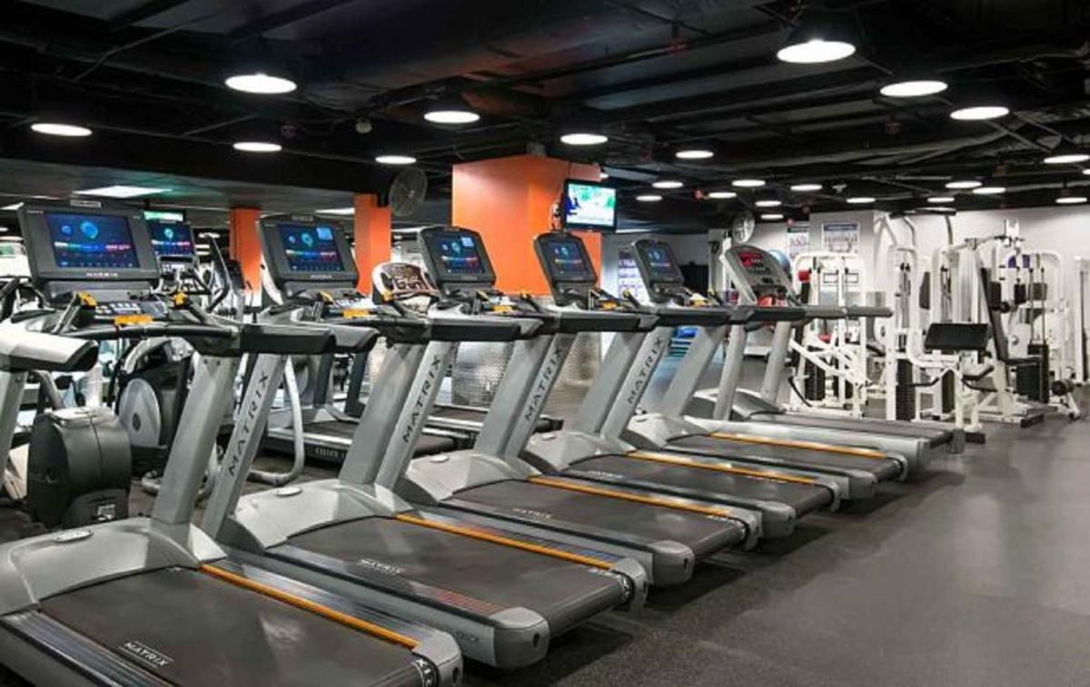 Luxury Downtown Chicago Suites - Housity