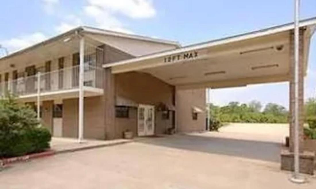 Country Side Inn - Housity