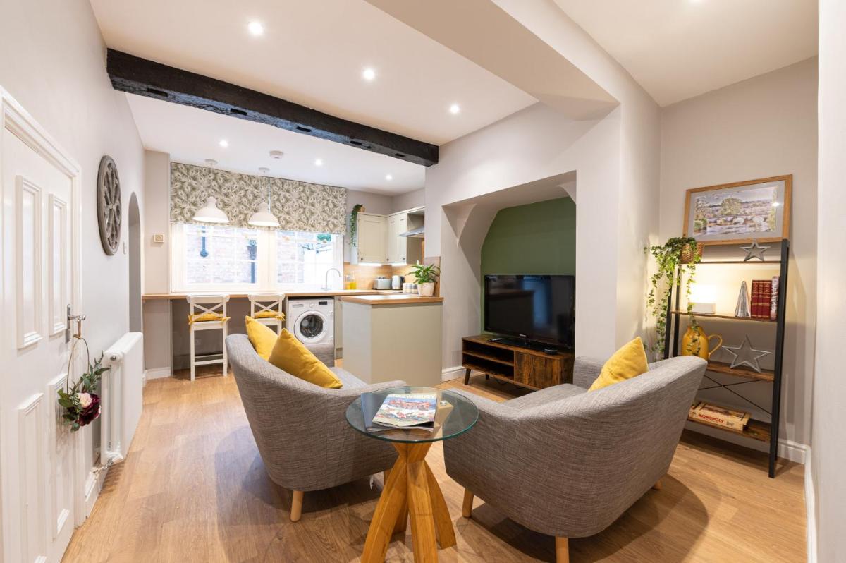 Coach House, Shrewsbury Town - Housity