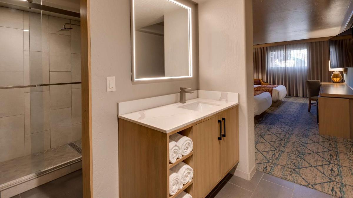 Best Western Plus Arroyo Roble Hotel & Creekside Villas - Housity