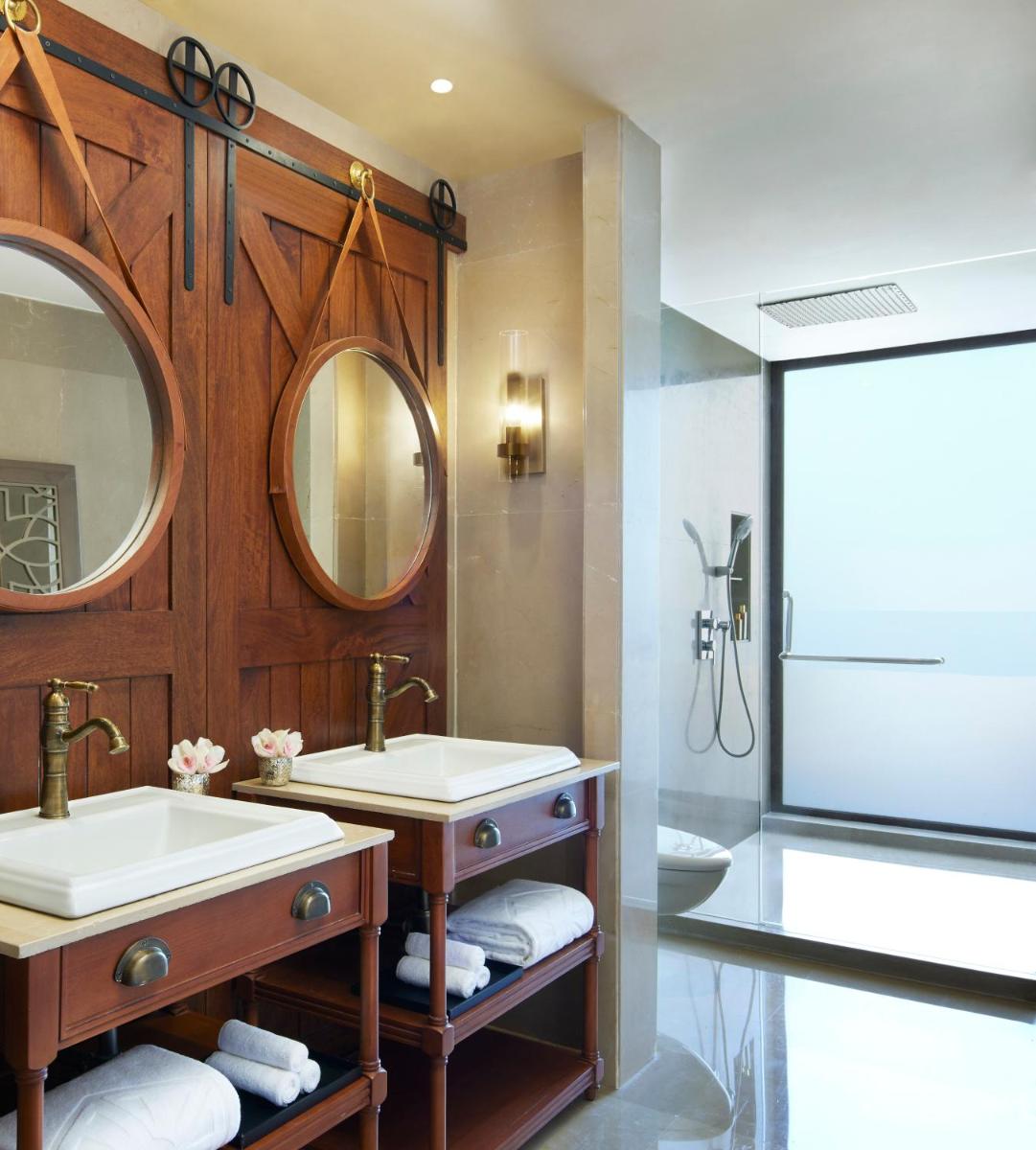 a bathroom with two sinks and a mirror at Taj Aravali Resort & Spa Udaipur in Udaipur