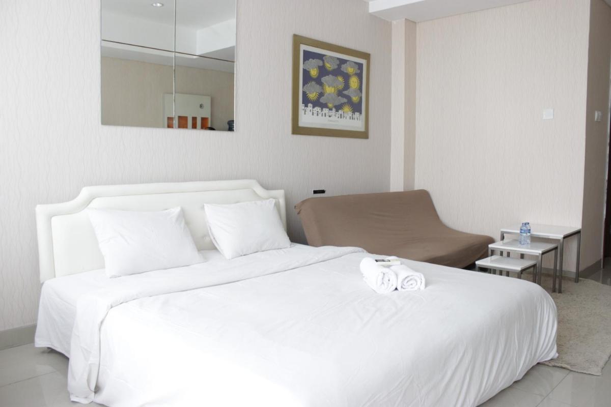 Bright Studio Room at Dago Suites Apartment near ITB By Travelio - Housity