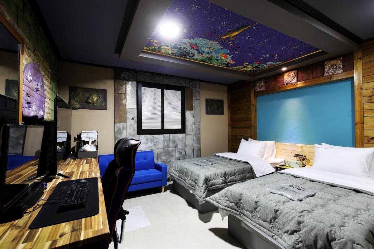 Versace Motel - Housity