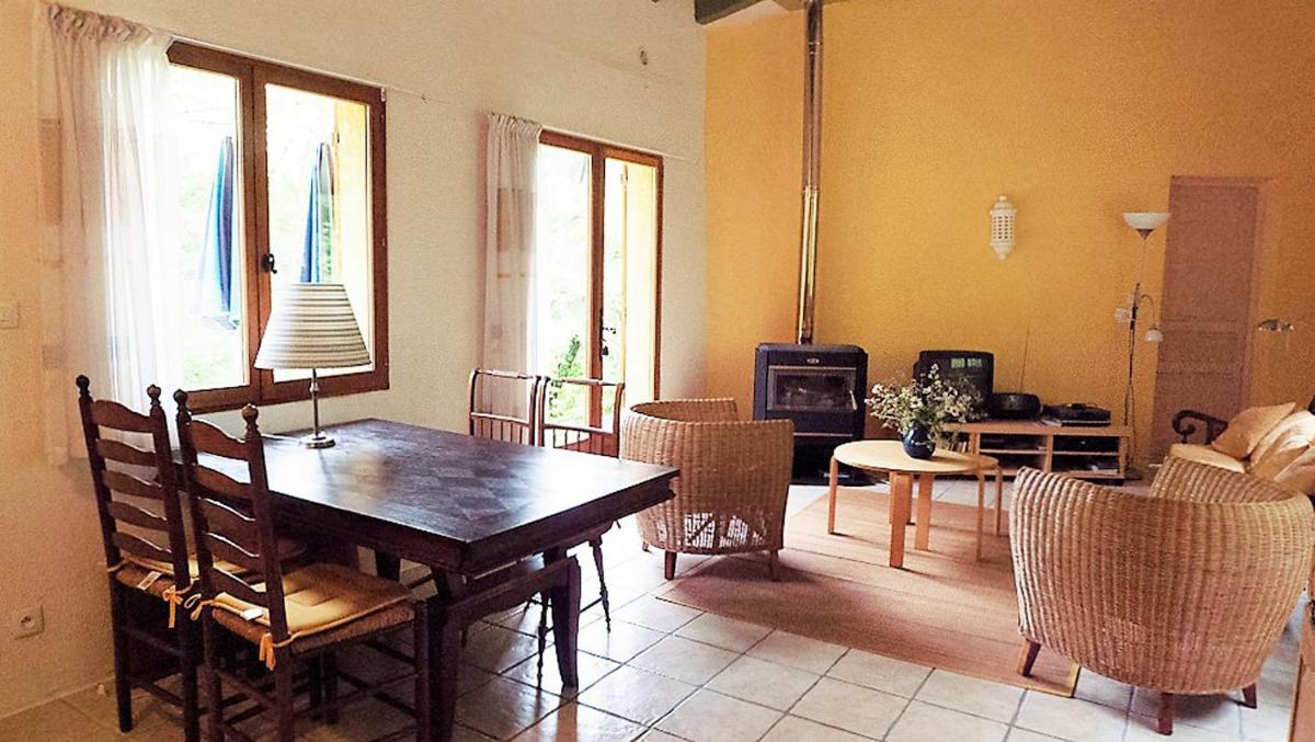 Romantic cottage in the Ardeche with free WiFi and TV - Housity