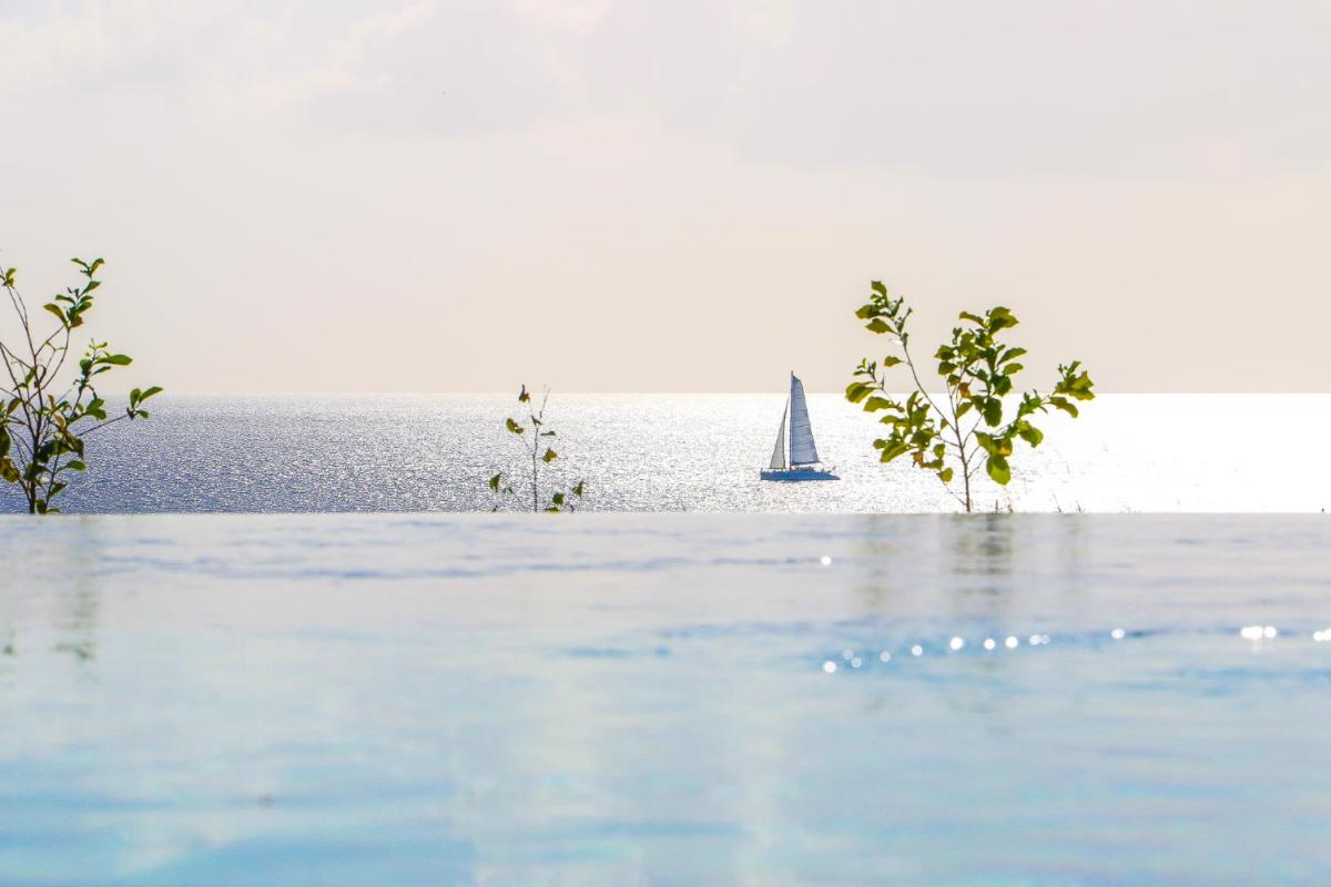 Villa 5* avec piscine et vue mer exceptionnelle - Housity