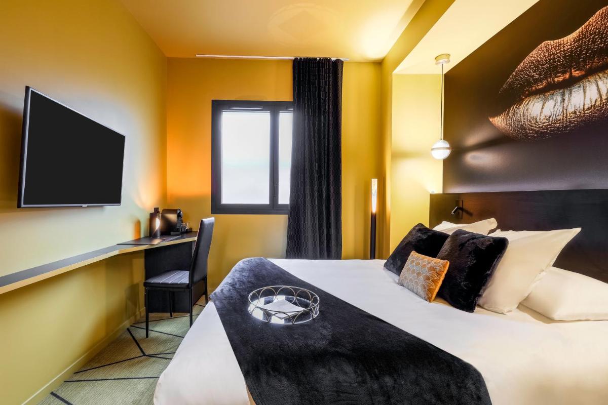 Télévision ou salle de divertissement dans l'établissement Hotel Leprince, Best Western Premier Collection