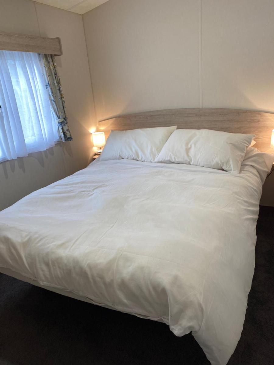 Caravan Carlton Meres Holiday Park - Housity