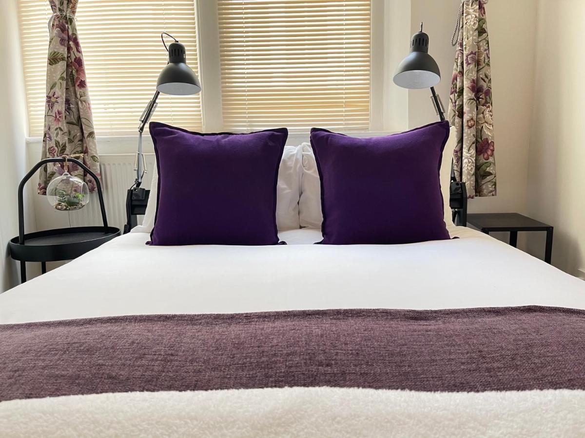 Central Located Two Bedroom Suite - Housity