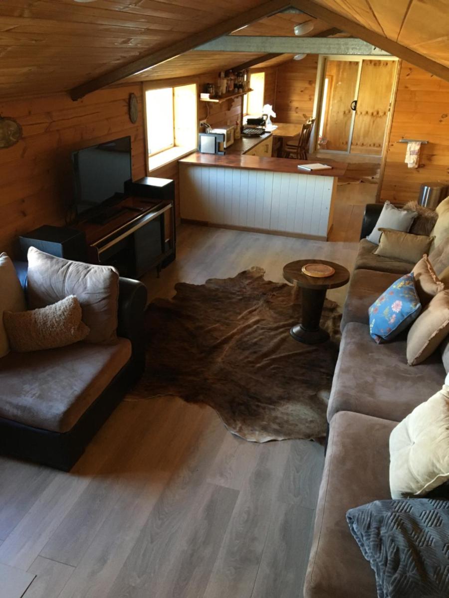 Springmead Rustic Cabin - Housity