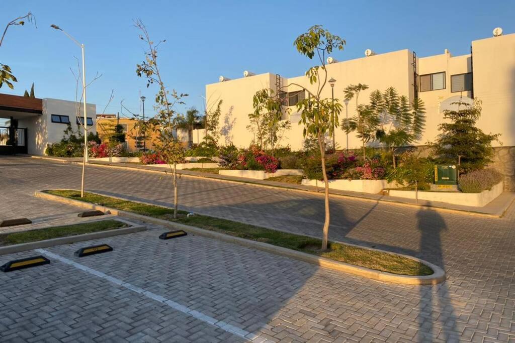 Departamento nuevo cerca del CUAAD y Zoológico. - Housity