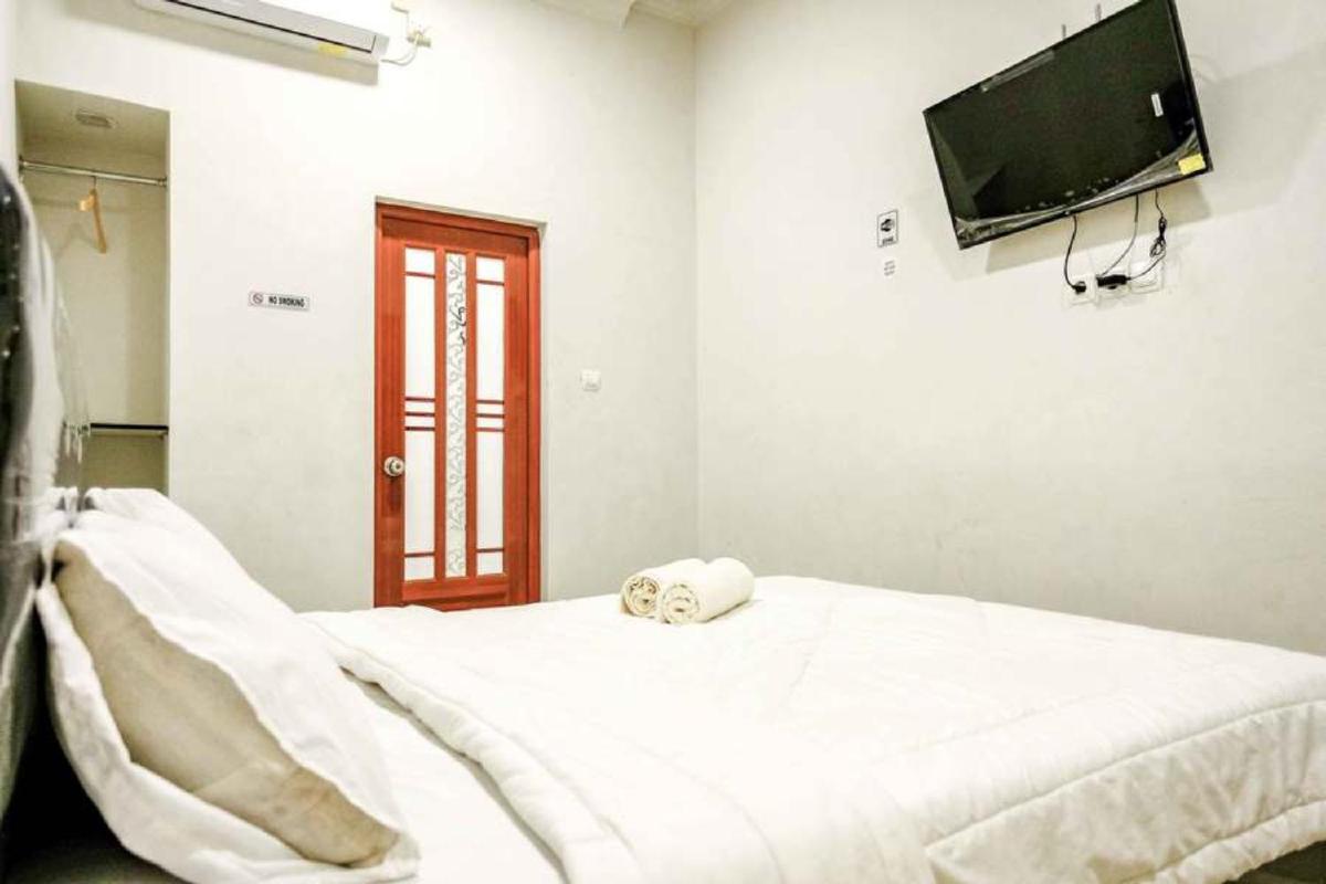 Rudi Rooms near Stasiun Cikarang Mitra RedDoorz - Housity