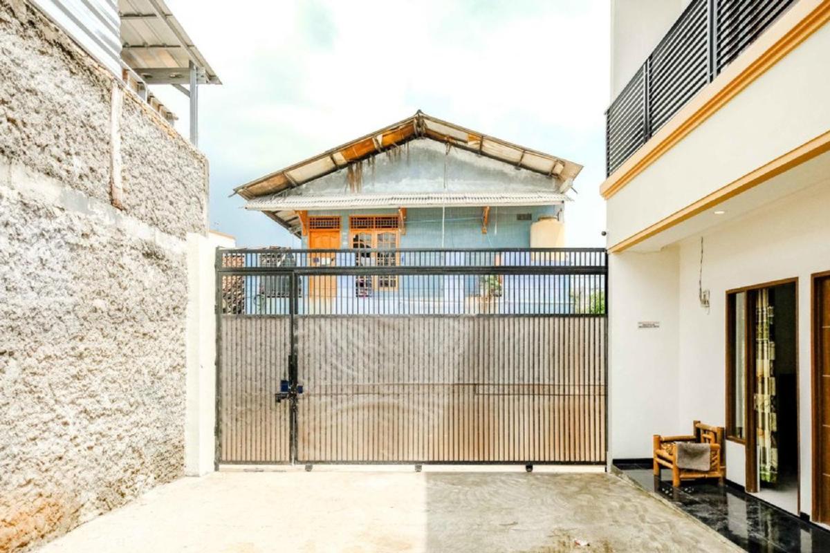 Rudi Rooms near Stasiun Cikarang Mitra RedDoorz - Housity