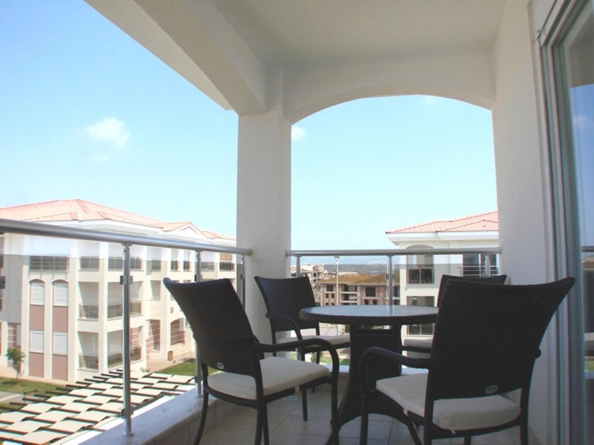 Beautiful Bright 3 Bed Home In Popular Sought After Private Gated Community - Housity