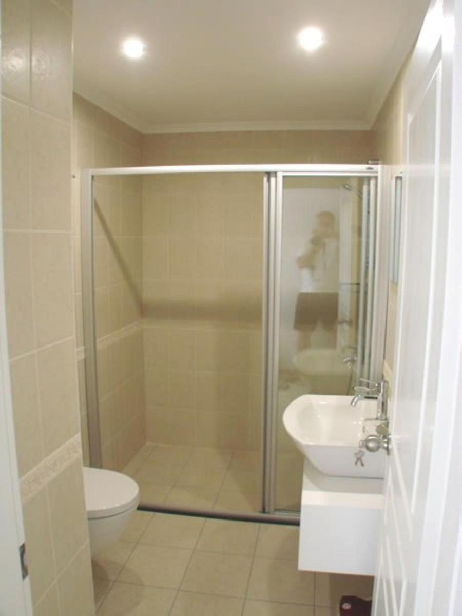 Beautiful Bright 3 Bed Home In Popular Sought After Private Gated Community - Housity