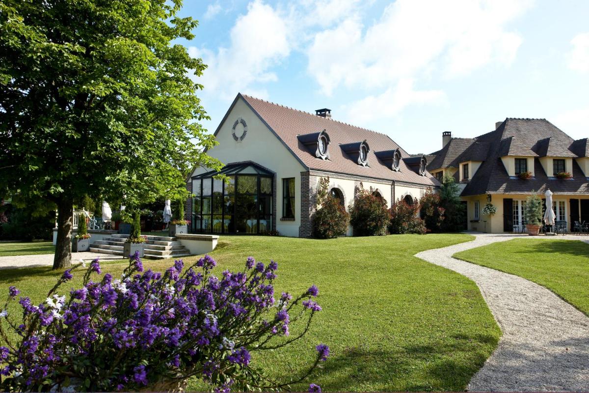 Jardin de l'établissement Briqueterie Champagne, A Beauvallon Hotel
