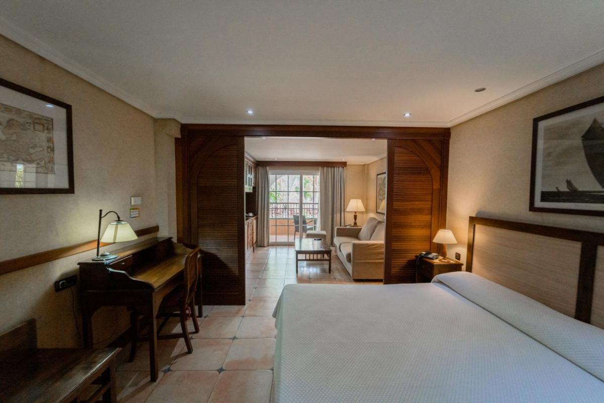 Paradise Park Fun Lifestyle Hotel - Housity