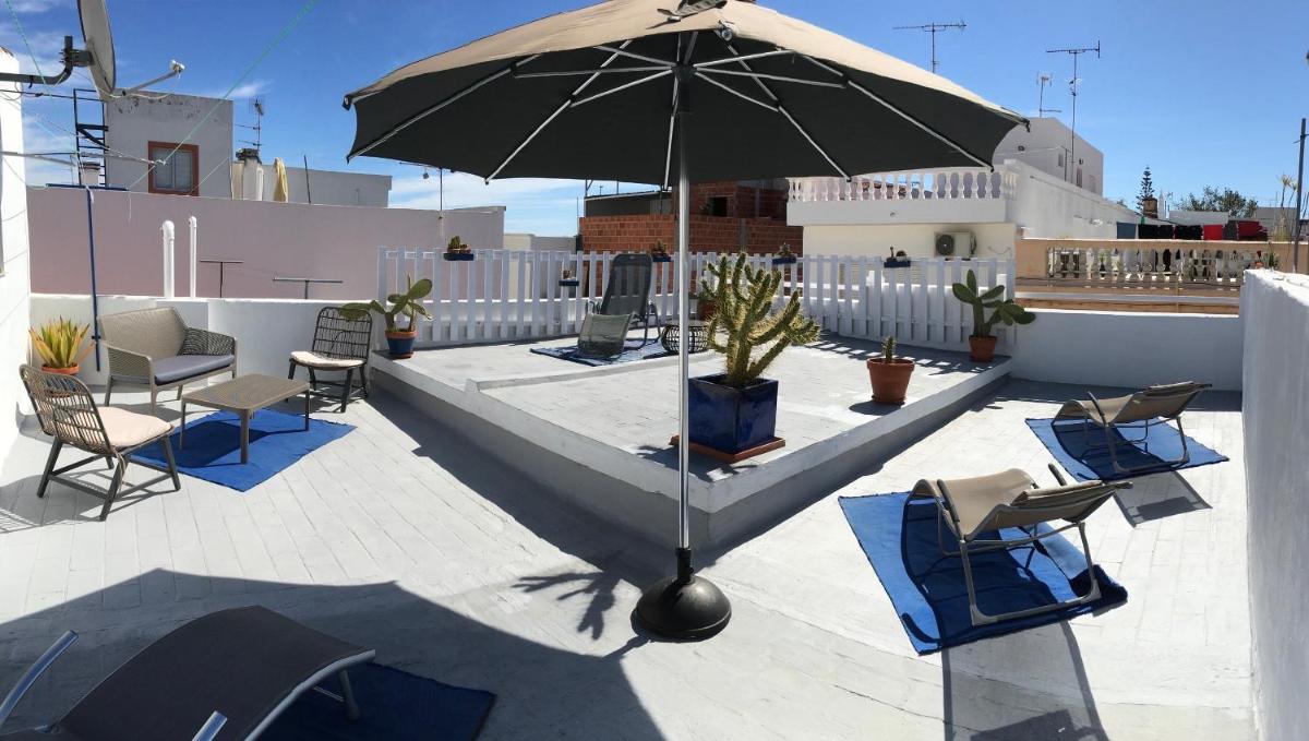 Ground Floor House with a Terrasse - Housity