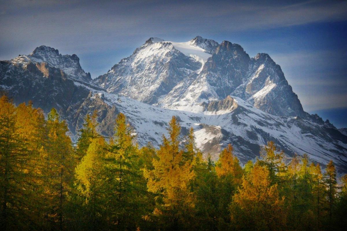 Vue générale sur la montagne ou vue sur la montagne depuis l'hôtel