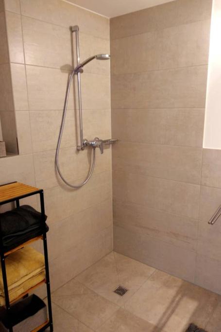 Pearl Studio Apart - King Bed - Netflix - Projector - Fast Wi-Fi - Hizvo