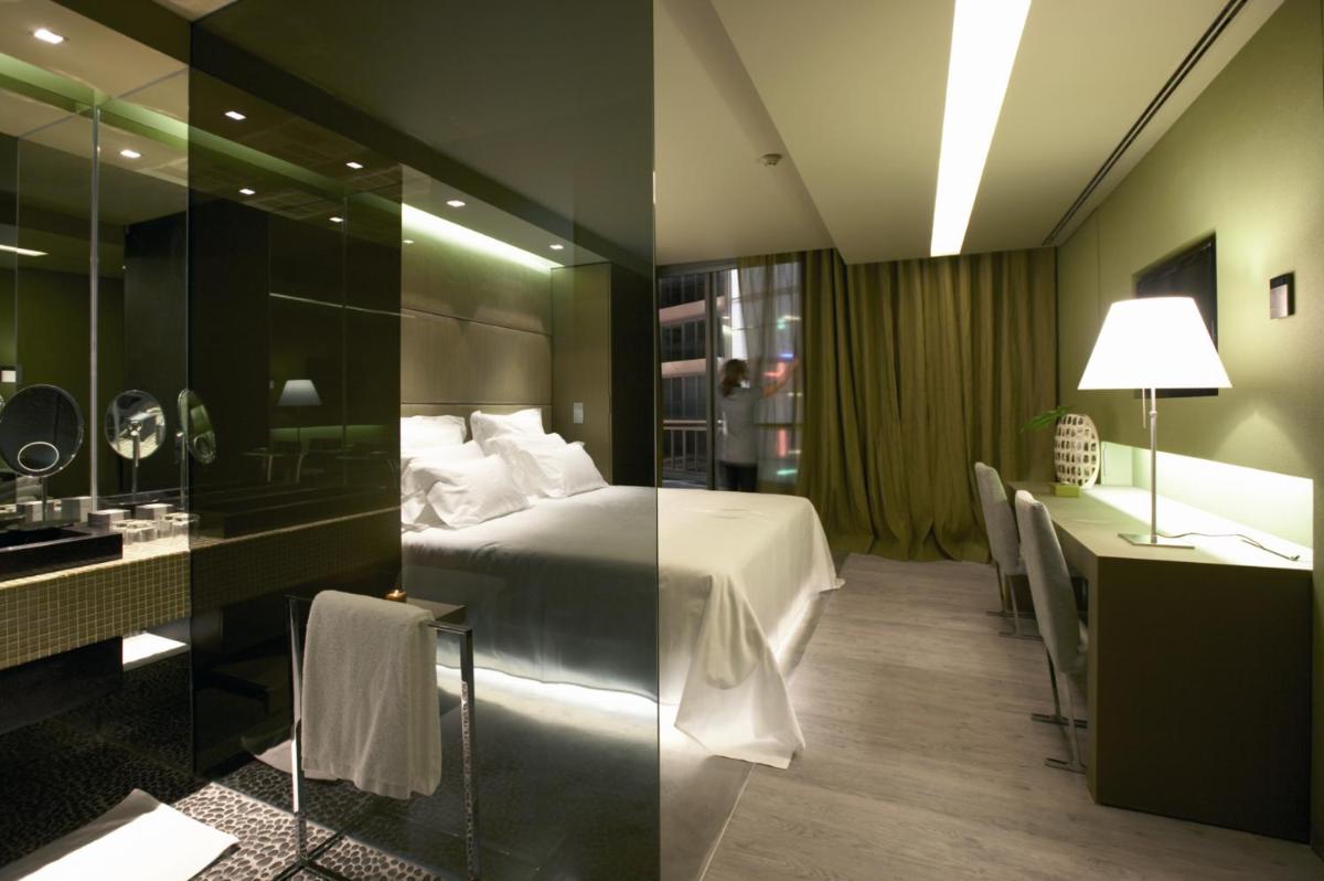 Uma cama ou camas num quarto em The Vine Hotel