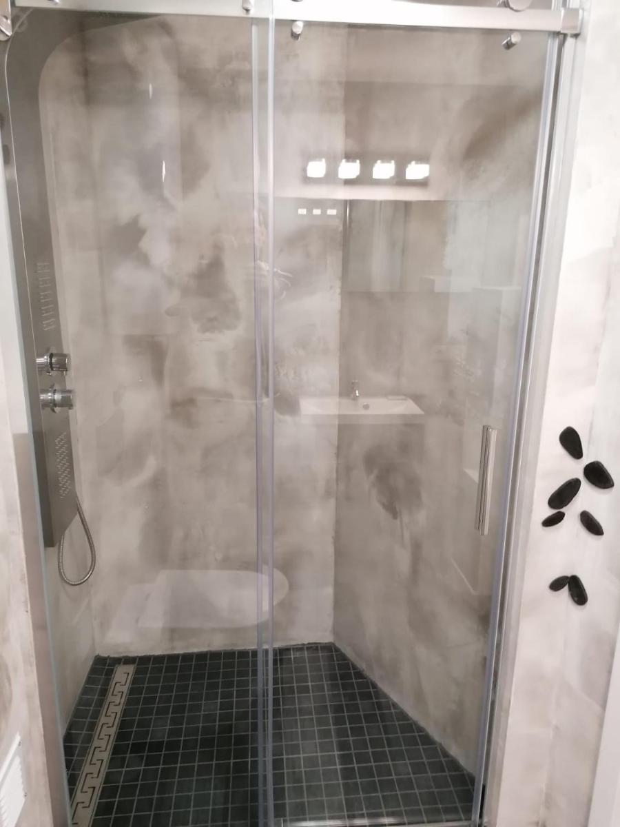 Suitetrails - Großes 1 Zimmer Apartment mit separater Küche, Bad und Balkon