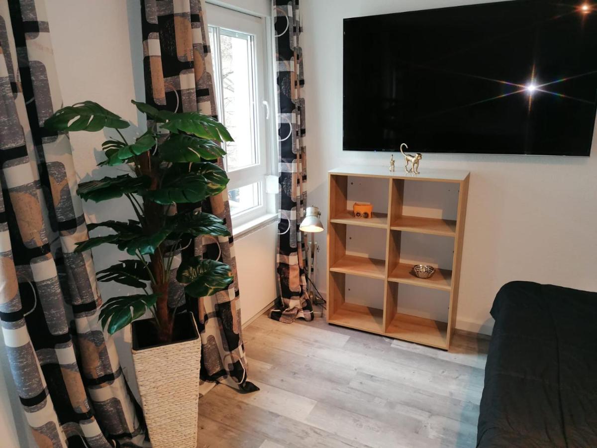 Suitetrails - Großes 1 Zimmer Apartment mit separater Küche, Bad und Balkon