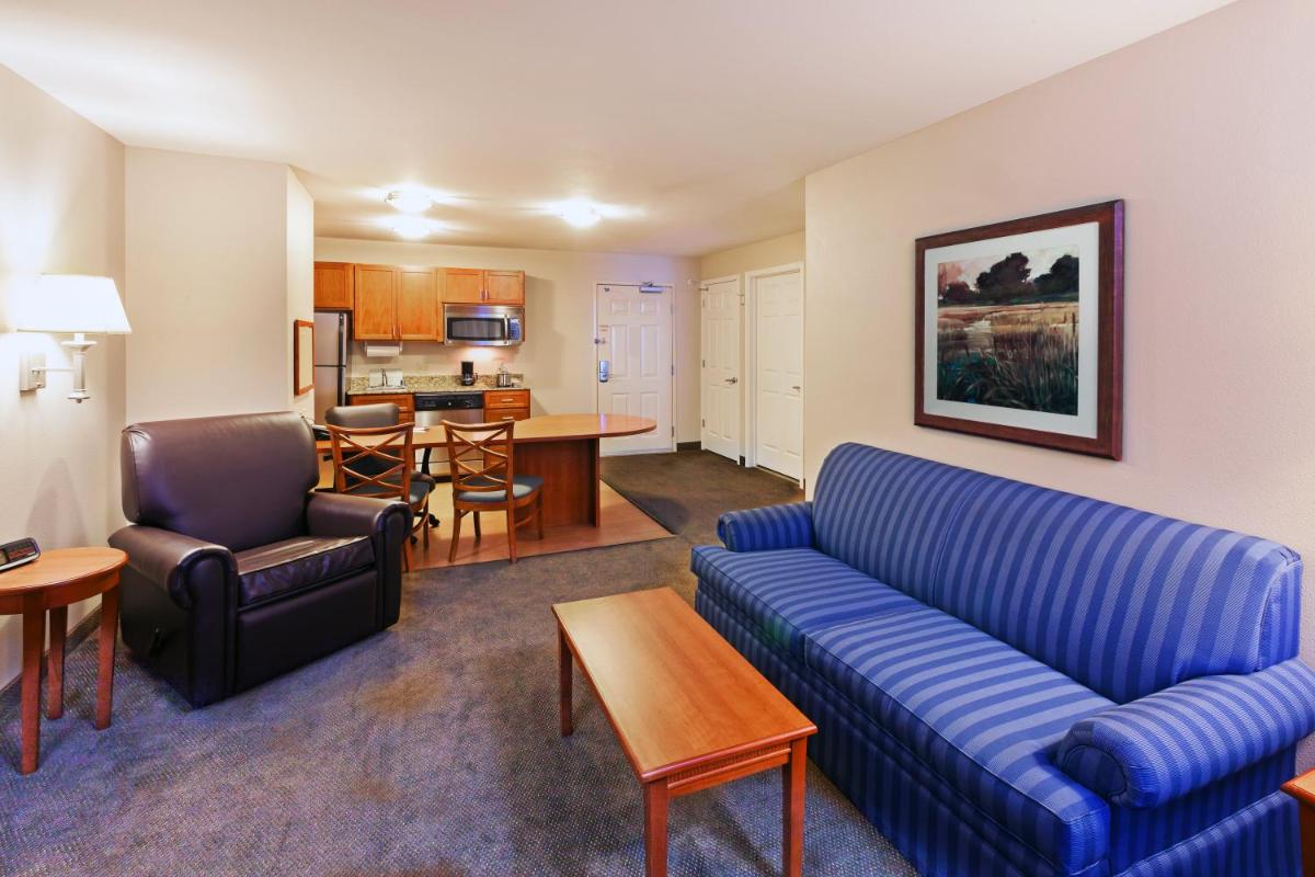 Candlewood Suites El Paso by IHG - Housity