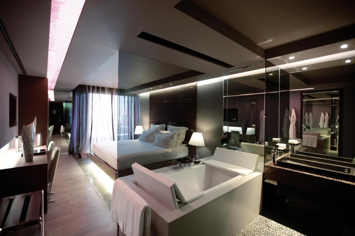 Uma área de estar em The Vine Hotel