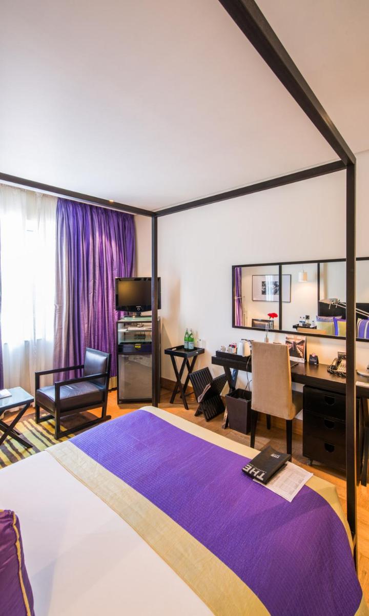 a bedroom with a large bed and a desk at The Park Bangalore, MG Road in Bengaluru a bedroom with a large bed and a desk at The Park Bangalore, MG Road in Bengaluru