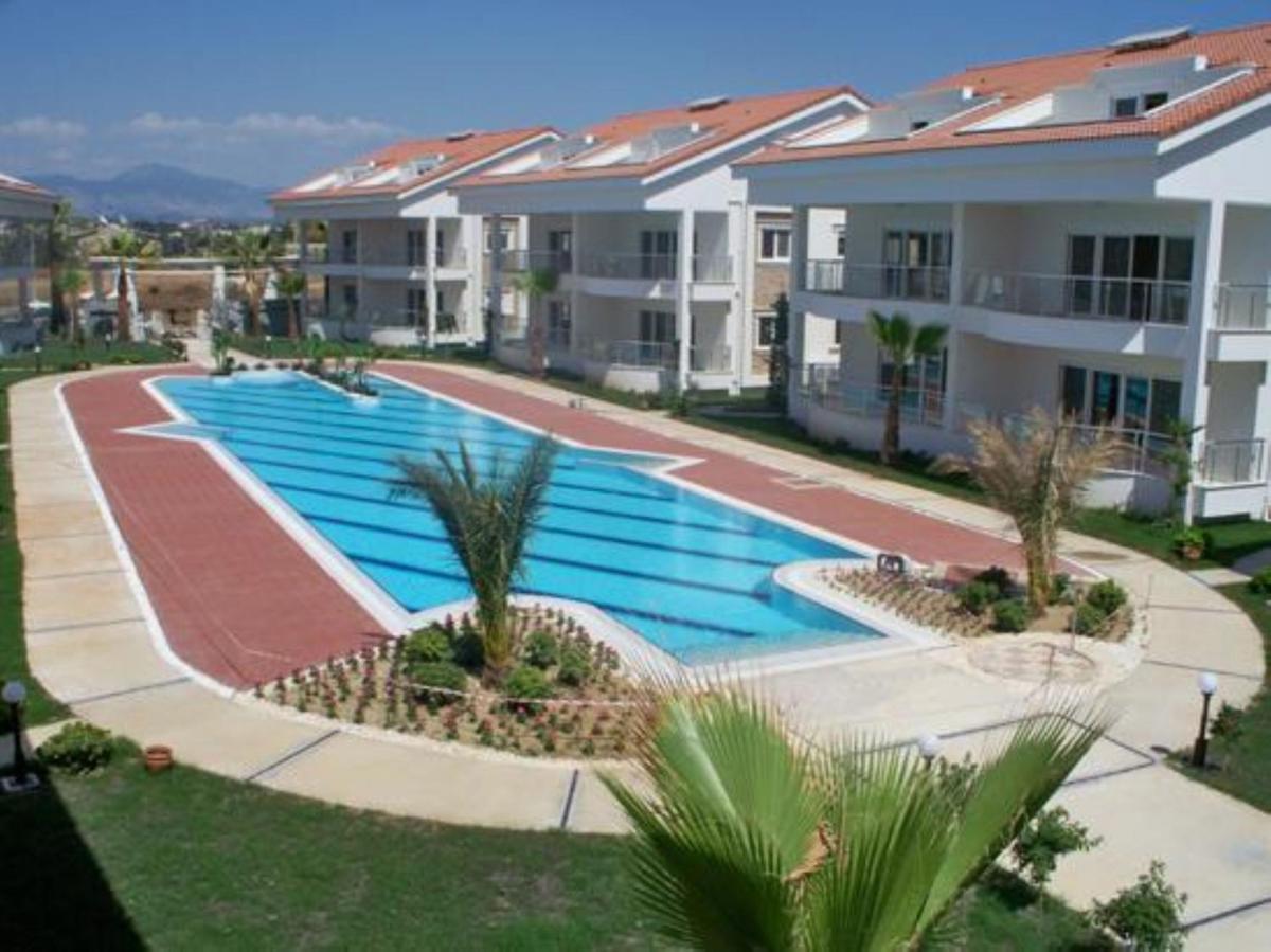 Gorgeous 2 Bed Private Ground Floor Home In One Of Sides Most Exclusive Communi - Housity