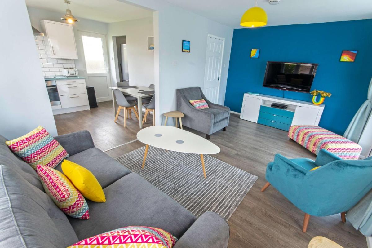 Sandbanks Braunton, Stylish Cottage near to Saunton Beach Sleeps 4 - Housity