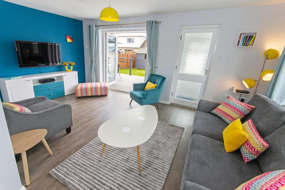 Sandbanks Braunton, Stylish Cottage near to Saunton Beach Sleeps 4 - Housity