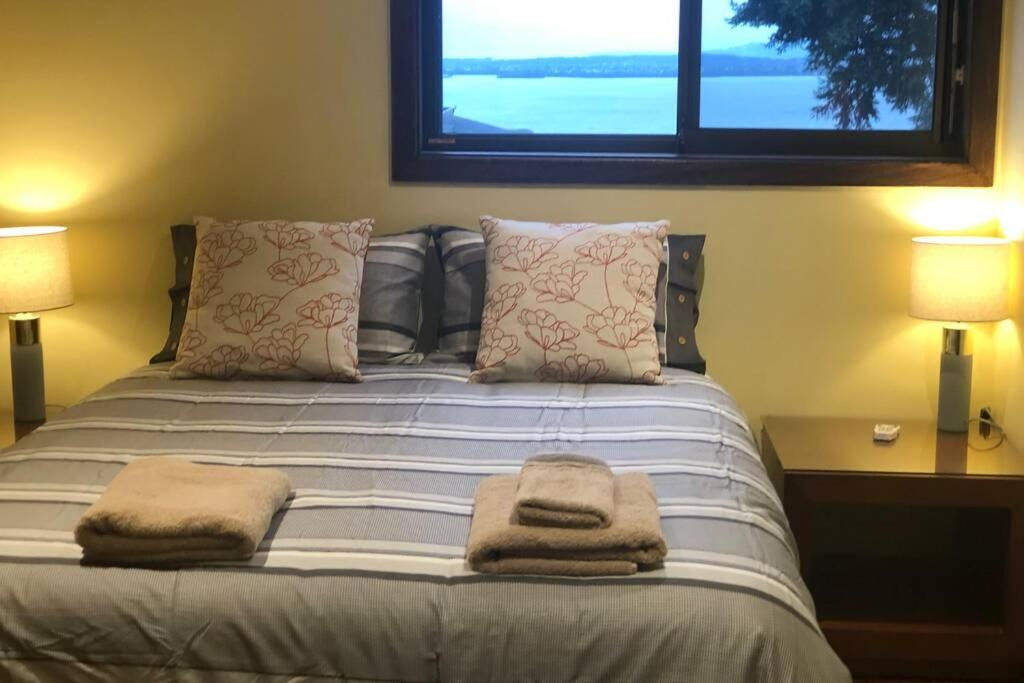 Spectacular Lake and Ocean View Holiday Home - Housity