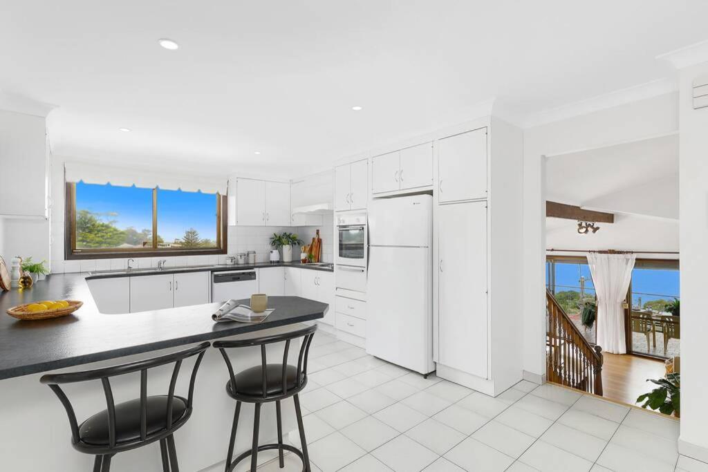 Spectacular Lake and Ocean View Holiday Home - Housity