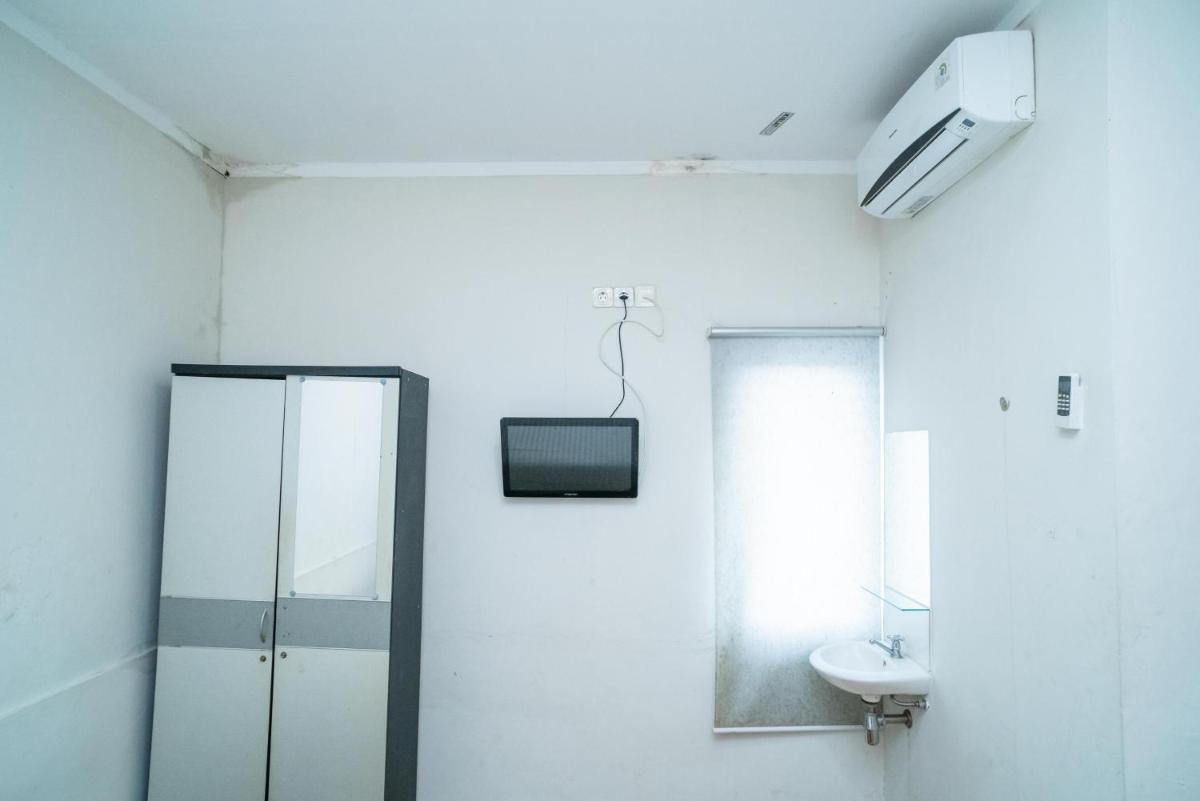 77 Guest House Serpong Mitra RedDoorz - Housity